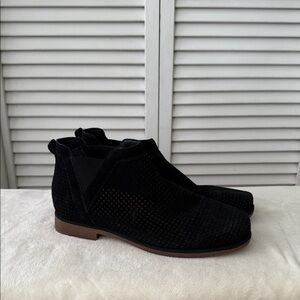 BearPaw Perforated Bootie, Fur Lined!